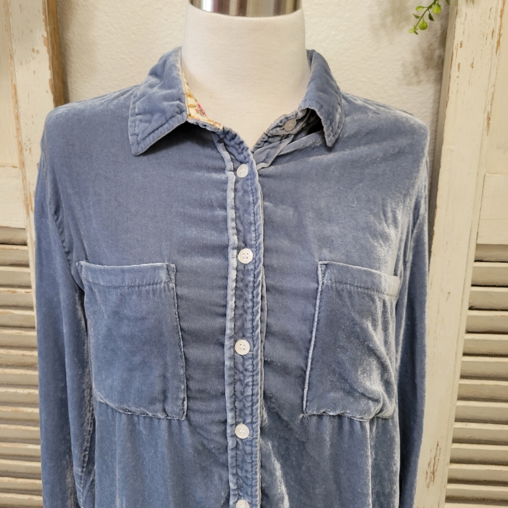 Thread and Supply blue velvet, floral button up shirt, women's size medium - Picture 3 of 13